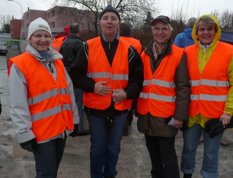 Aufgestellte Damengruppe vor dem Einsatz