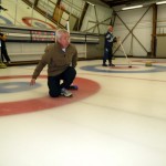 Pierre-Alain schaut ssinem Stein nach