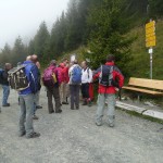 So viel rumgestanden sind wir nur auf diesem Bild!