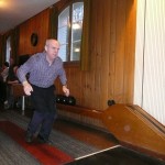 Elegante Stellung nach Abgabe der Kugel